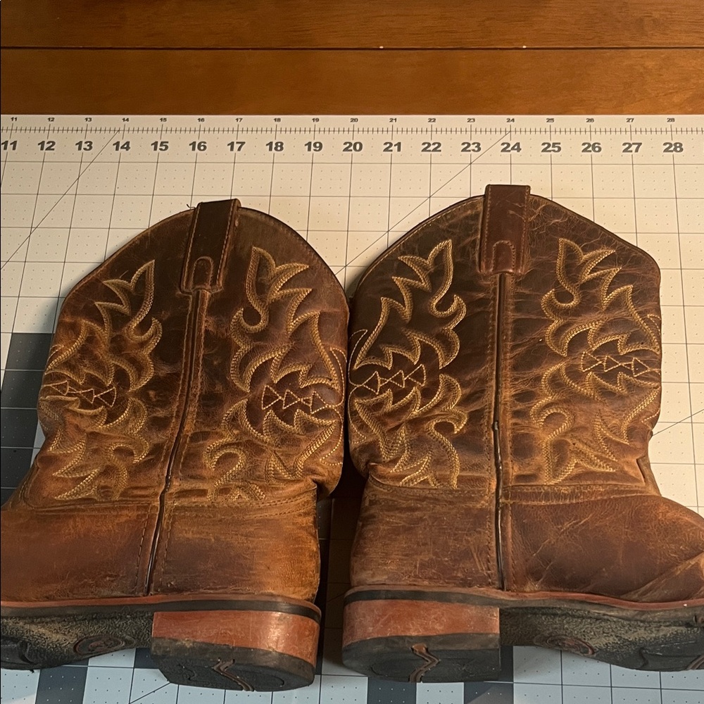 Laredo Distressed Brown Embroidered Western Heeled Boots - Picture 4 of 13